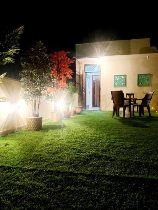 Sukoon ,cozy ,private & Regal Terrace Apartment