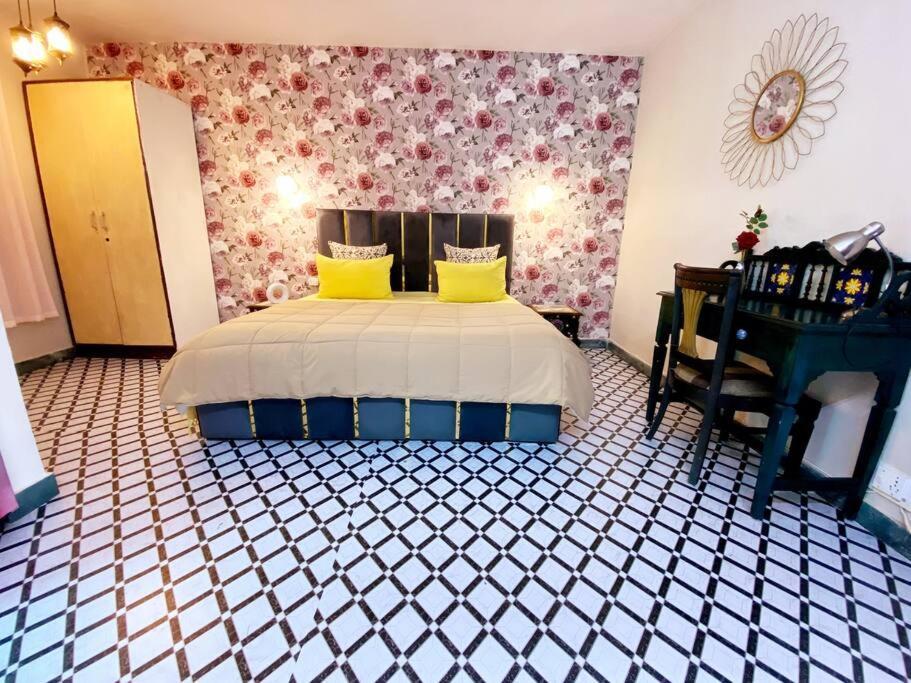 Sukoon ,cozy ,private & Regal Terrace New Delhi