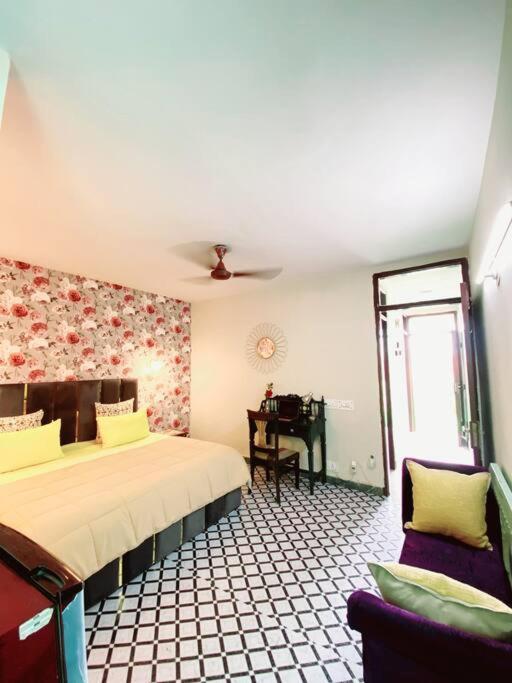 Sukoon ,cozy ,private & Regal Terrace Apartment *